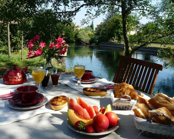 Bed and Breakfast Mas Le Pont Des Aubes Л'Иль-сюр-ла-Сорг Экстерьер фото