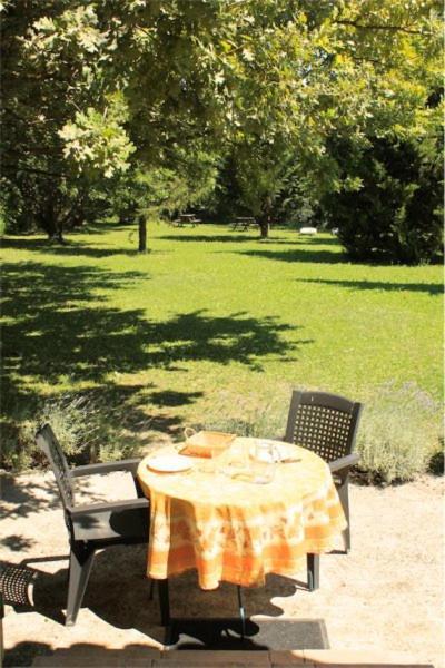 Bed and Breakfast Mas Le Pont Des Aubes Л'Иль-сюр-ла-Сорг Экстерьер фото